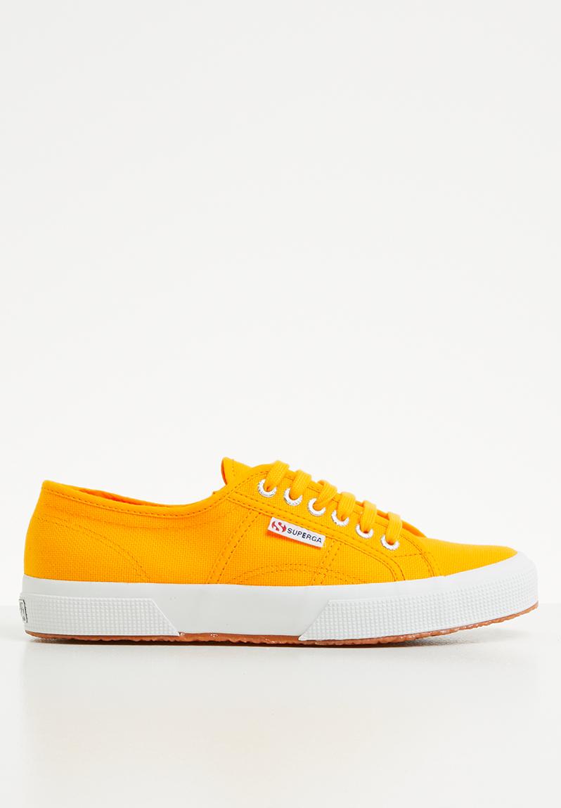 2750 Cotu classic canvas y17 - yellow gold SUPERGA Sneakers ...