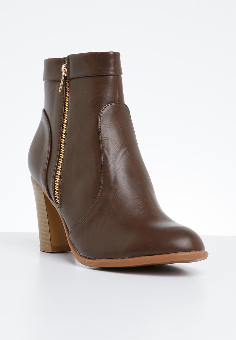 friends like these side zip ankle boot