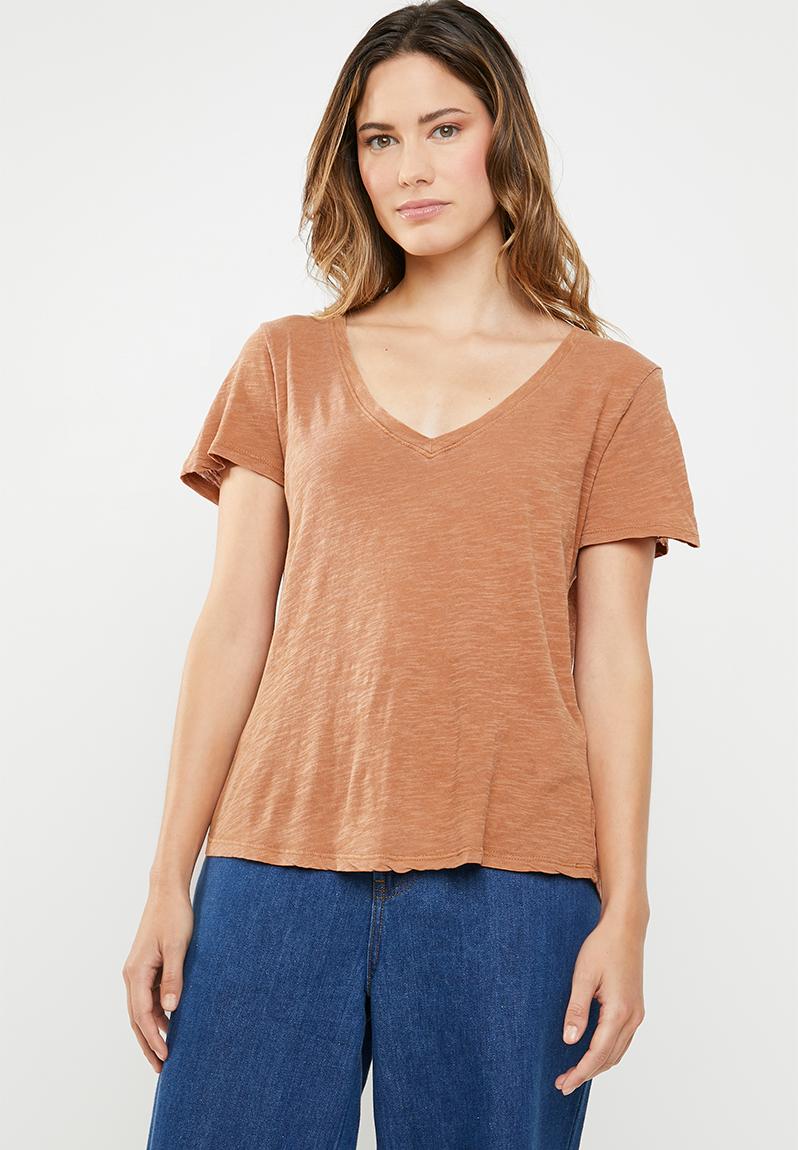 The deep v tee - rust Cotton On T-Shirts, Vests & Camis | Superbalist.com