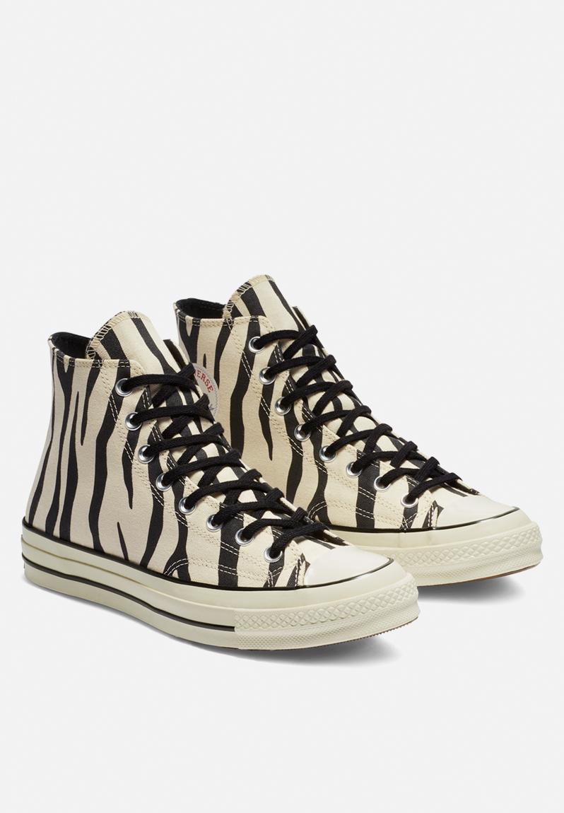 chuck 70 nubuck leather sneaker in egret & gravel