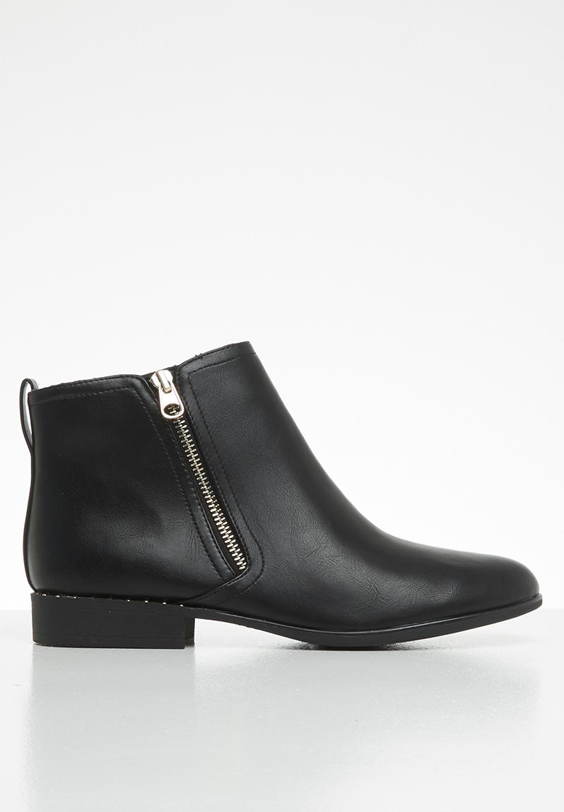 black flat ankle boots with zip