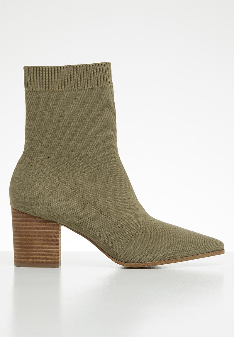 pointed block heel boot