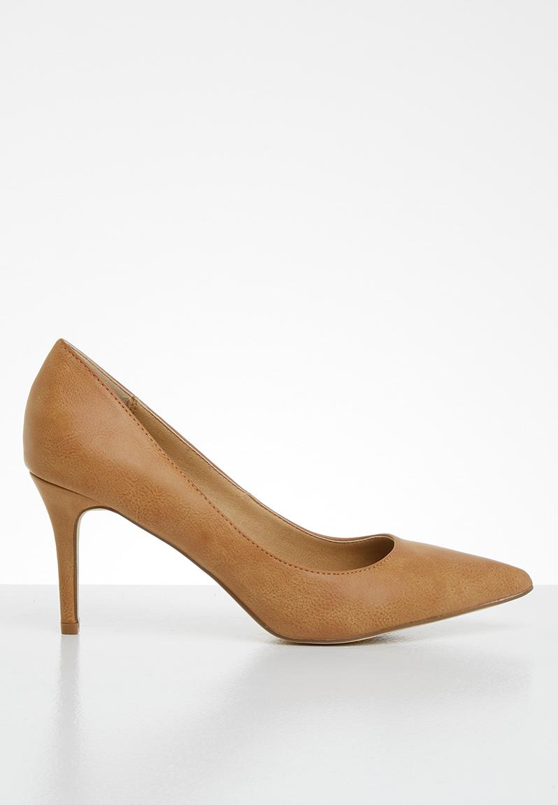 pointed tan heels
