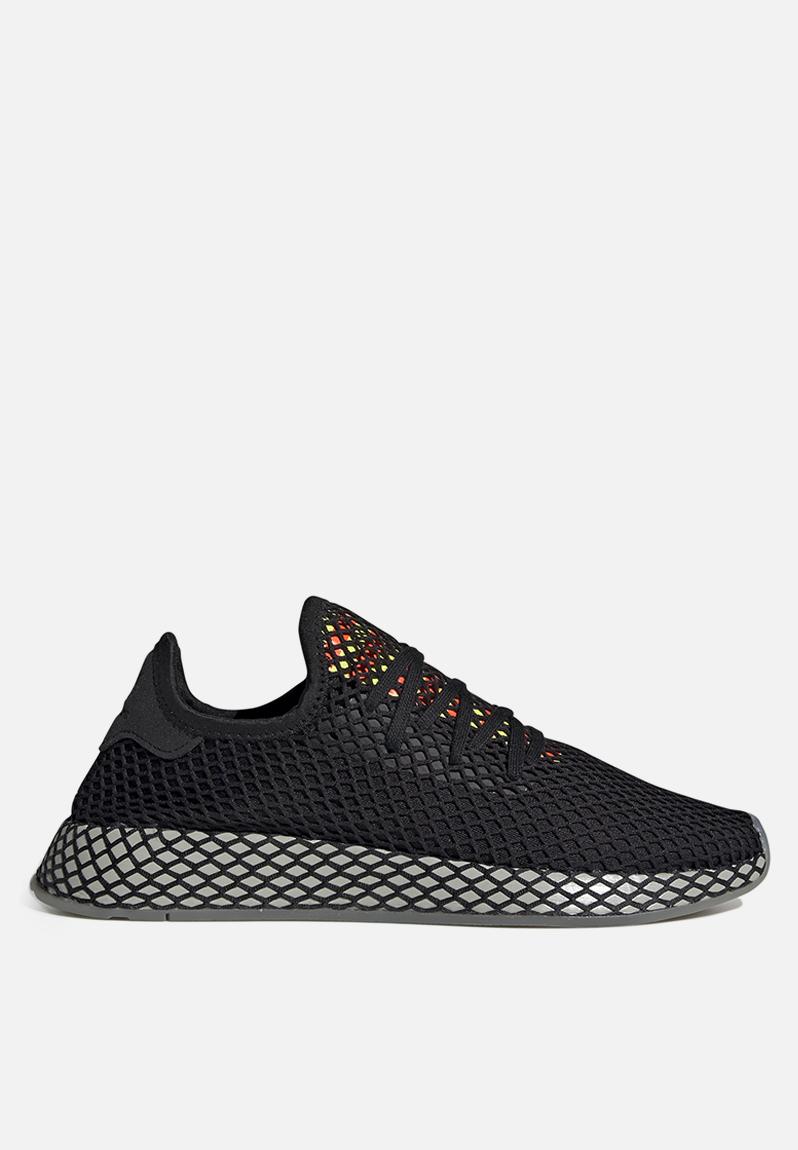 deerupt runner core black