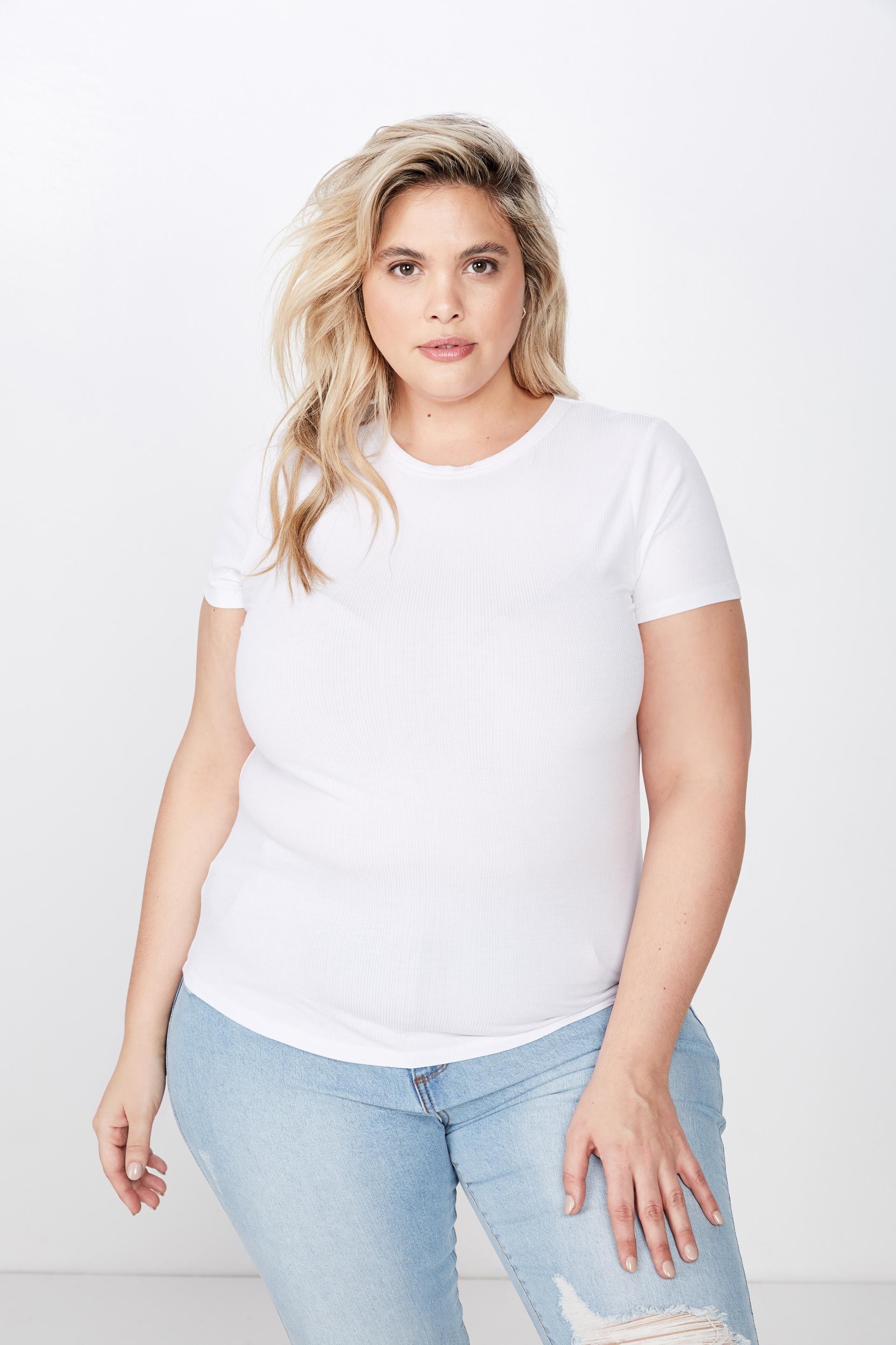curve white shirt
