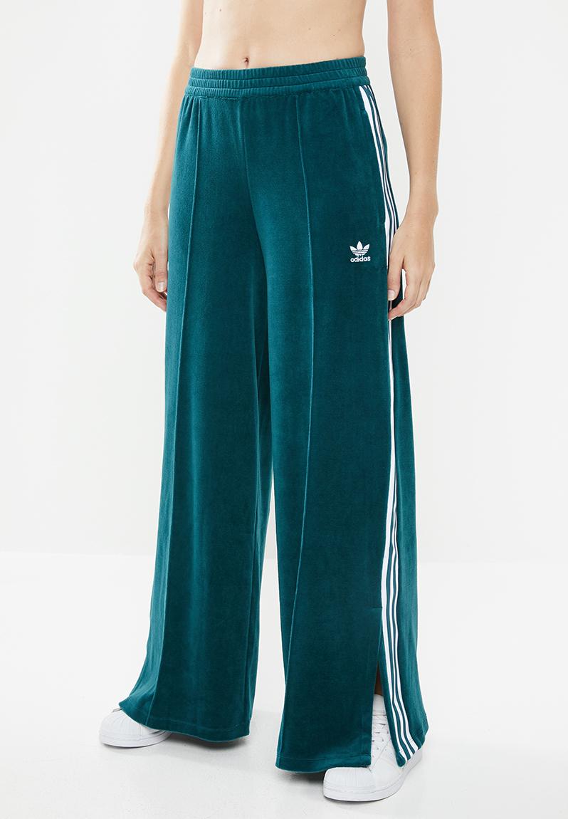 Lifestyle velvet trackpants - navy adidas Originals Bottoms ...