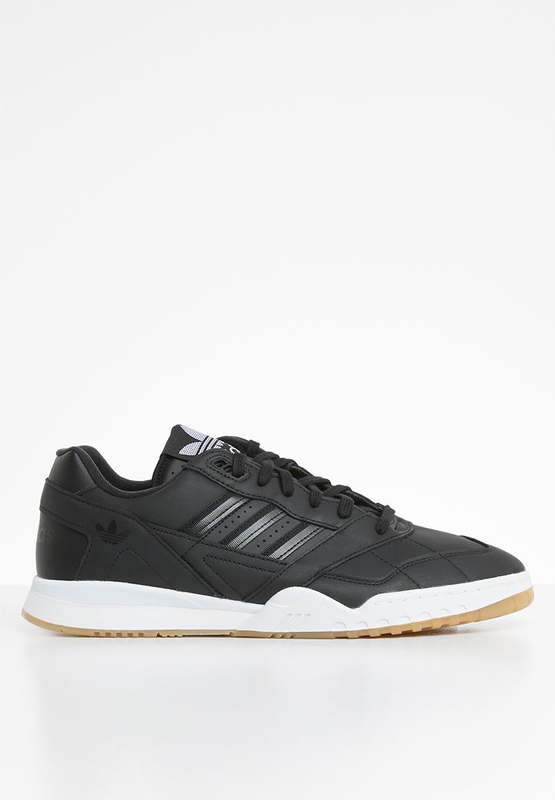 A.R. Trainer - EE5404 - core black/core black/ftwr white adidas ...