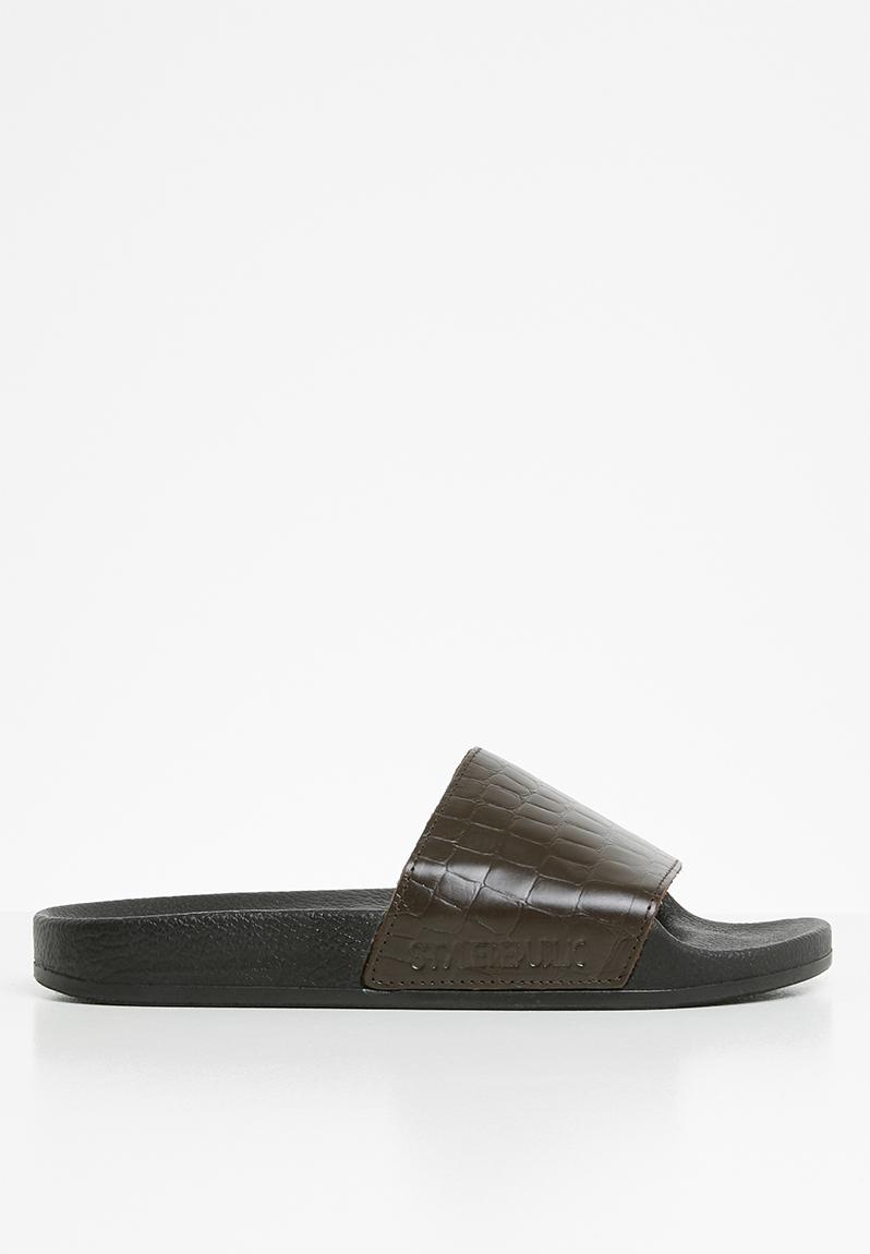 textured flat sandals