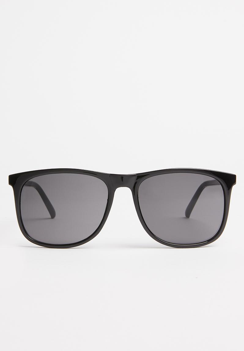 Syd Sunglasses Black Superbalist Eyewear