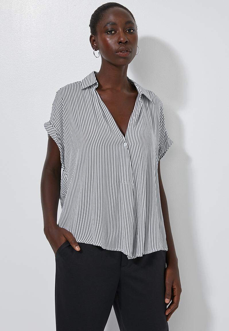 V-neck shell with grown on sleeve - navy & white