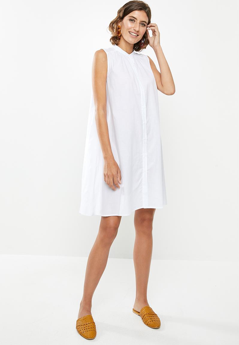 sleeveless white tunic blouse