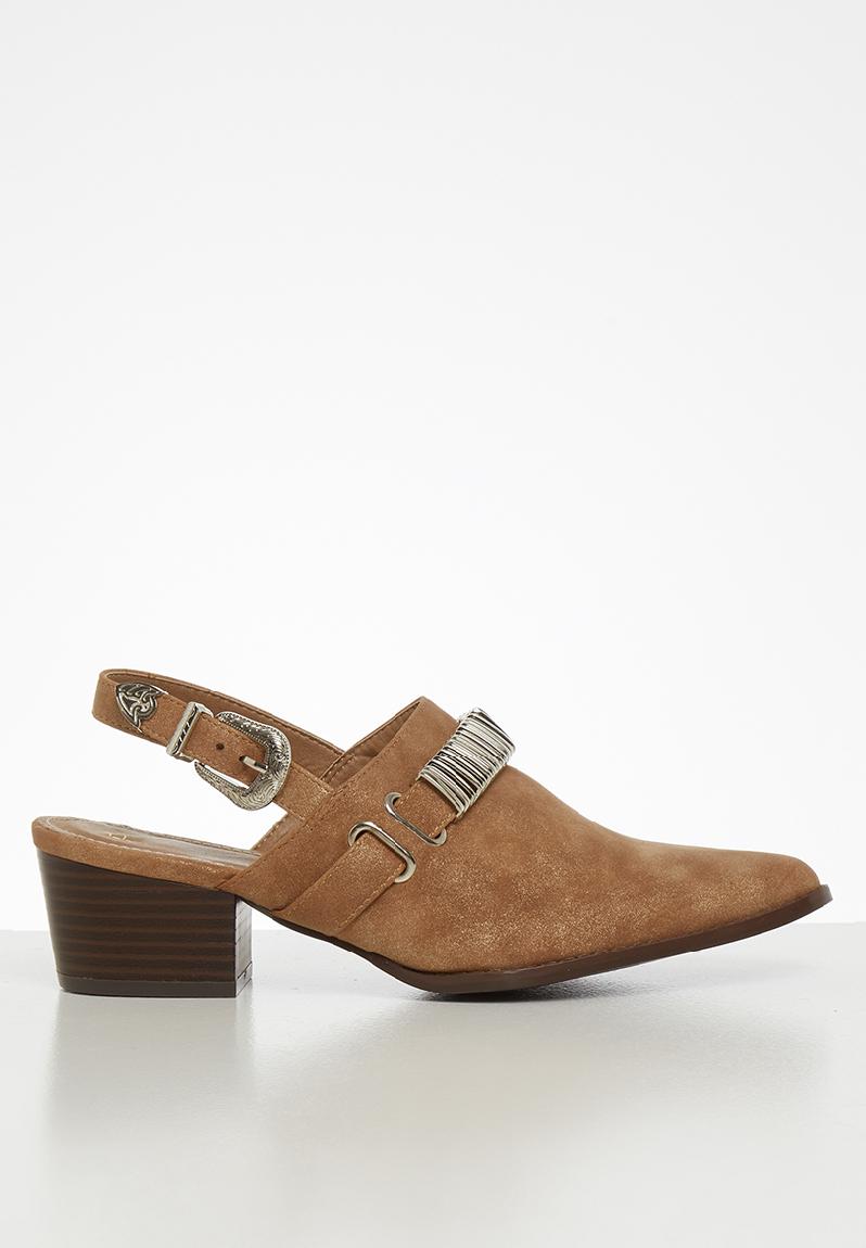 brown flat pumps