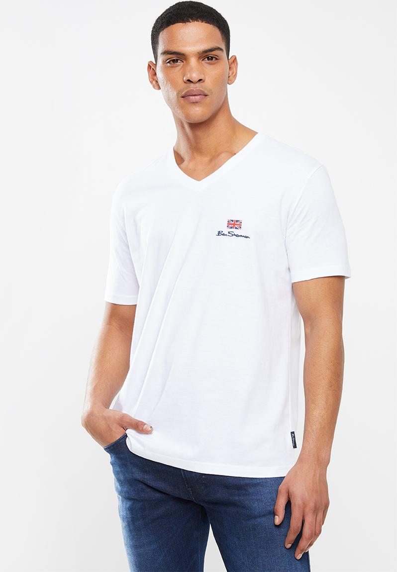 Download Essential tee v neck - white Ben Sherman T-Shirts & Vests ...