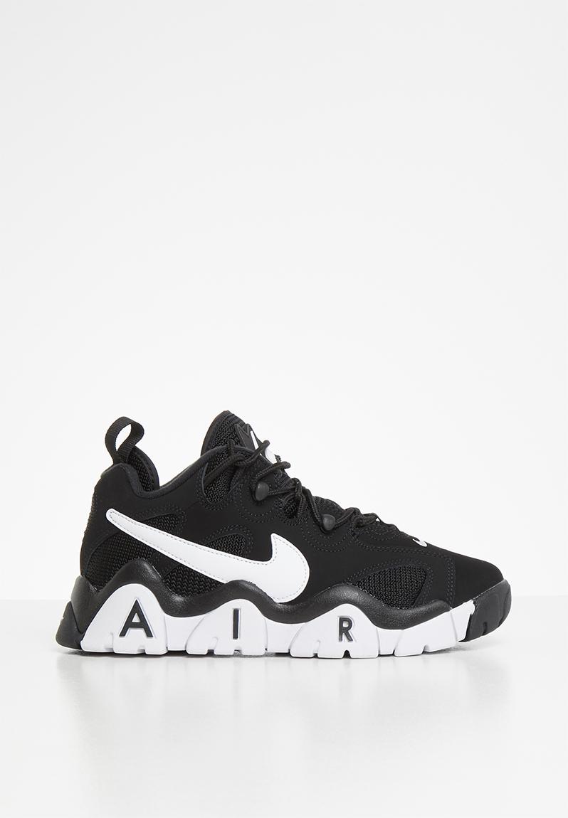 nike air barrage low available in black and white