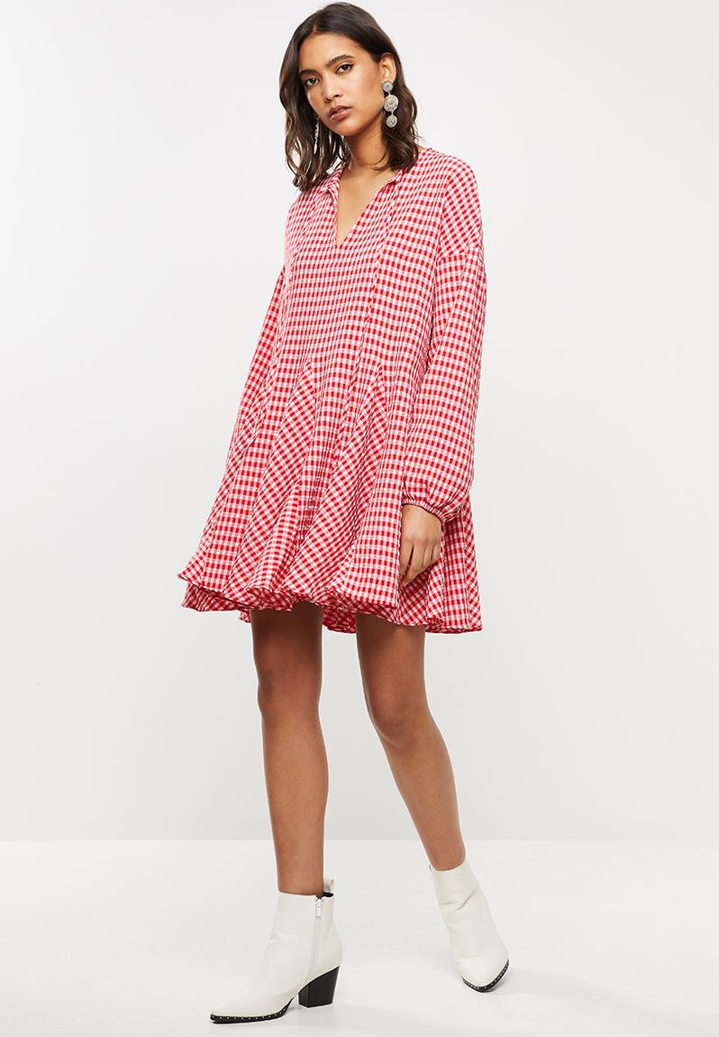 Gingham swing dress with front tie - pink & red Glamorous Casual ...