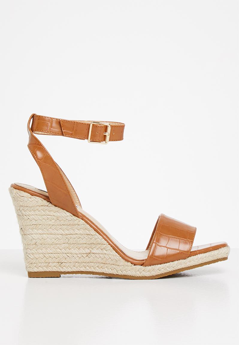 Trinity wedge - tan croc