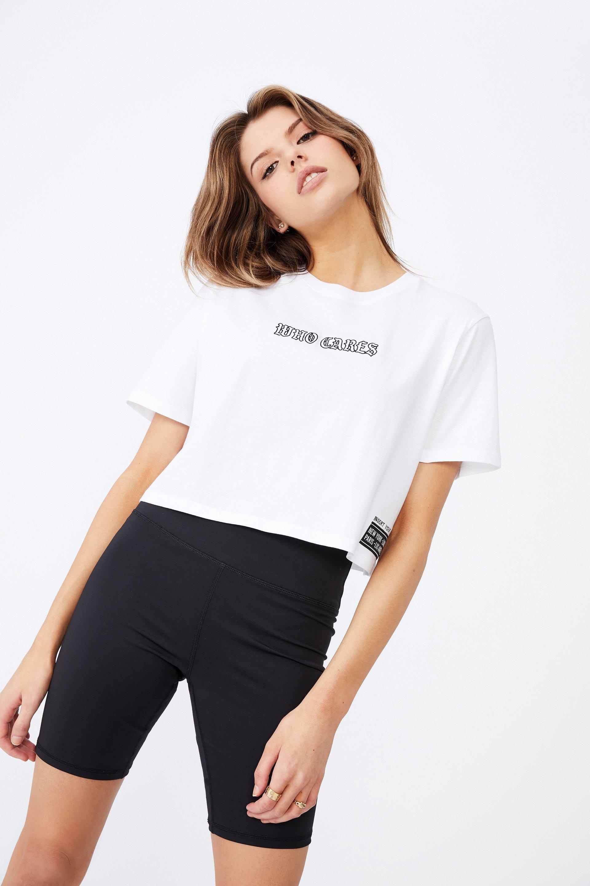 Short sleeve raw edge crop graphic t shirt - white/who cares Factorie T ...