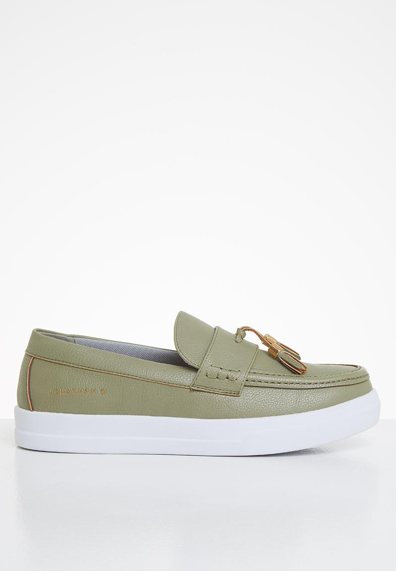 jonathan d tassel sneaker black
