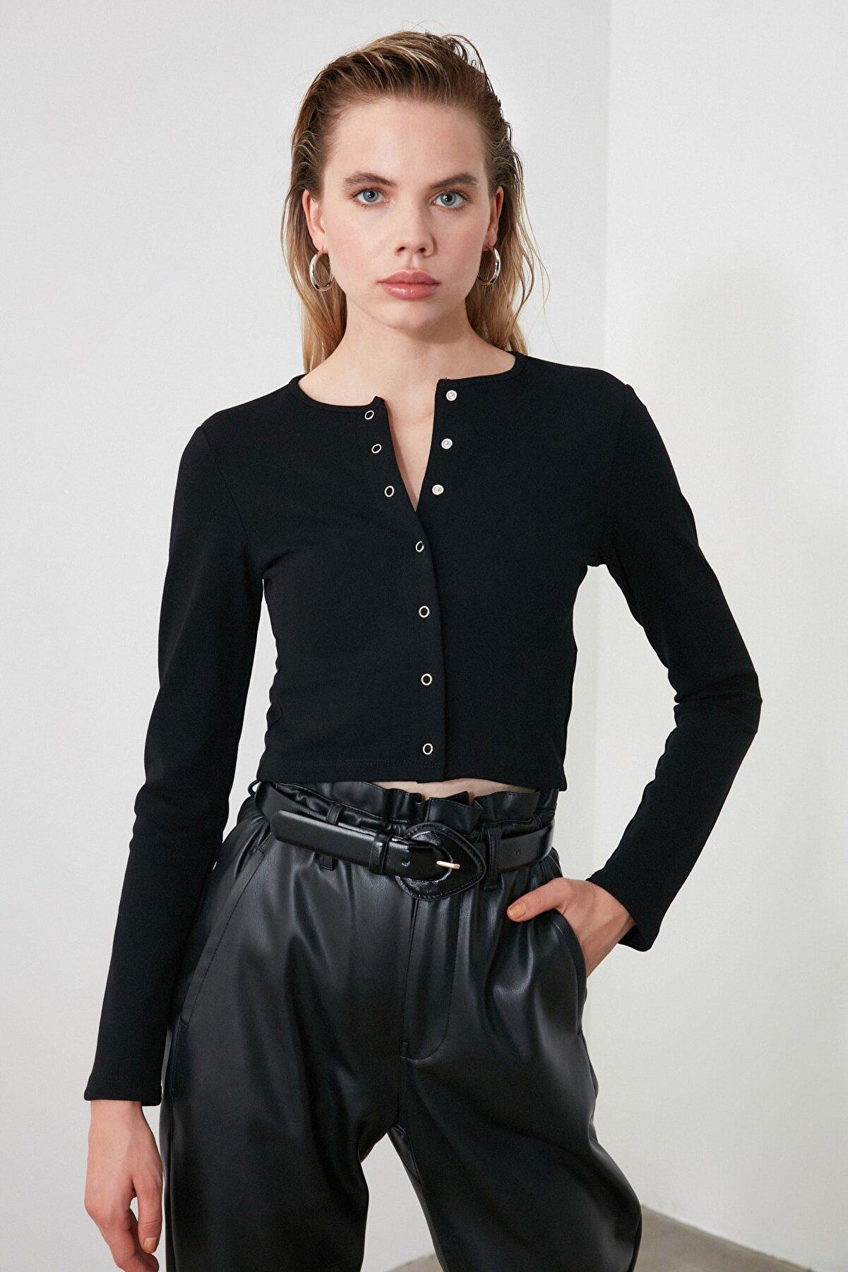 Buttoned crop knitted blouse - black Trendyol T-Shirts, Vests & Camis ...