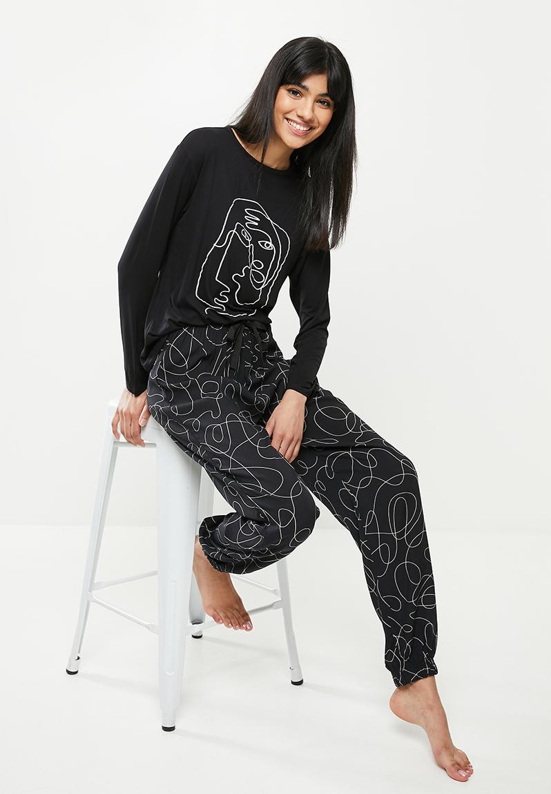 Sleep long sleeve fitted top and pants set - black and black based ...