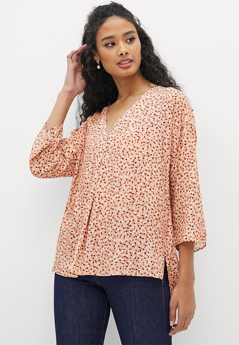 V-neck hi low hem shell print - neutral spot edit Blouses | Superbalist.com