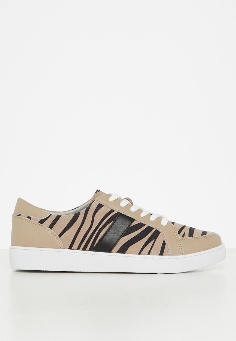 margo leather sneaker