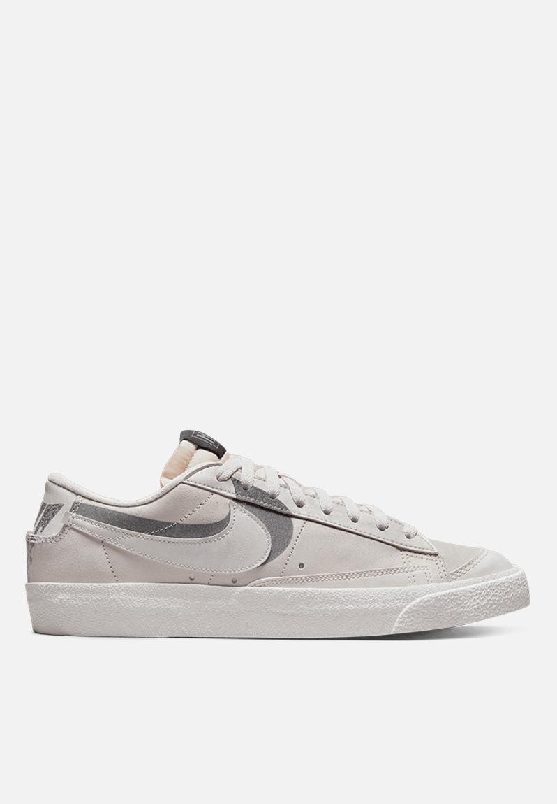 Nike blazer low prm - dq7671-001 - phantom/phantom-ghost green-scream ...