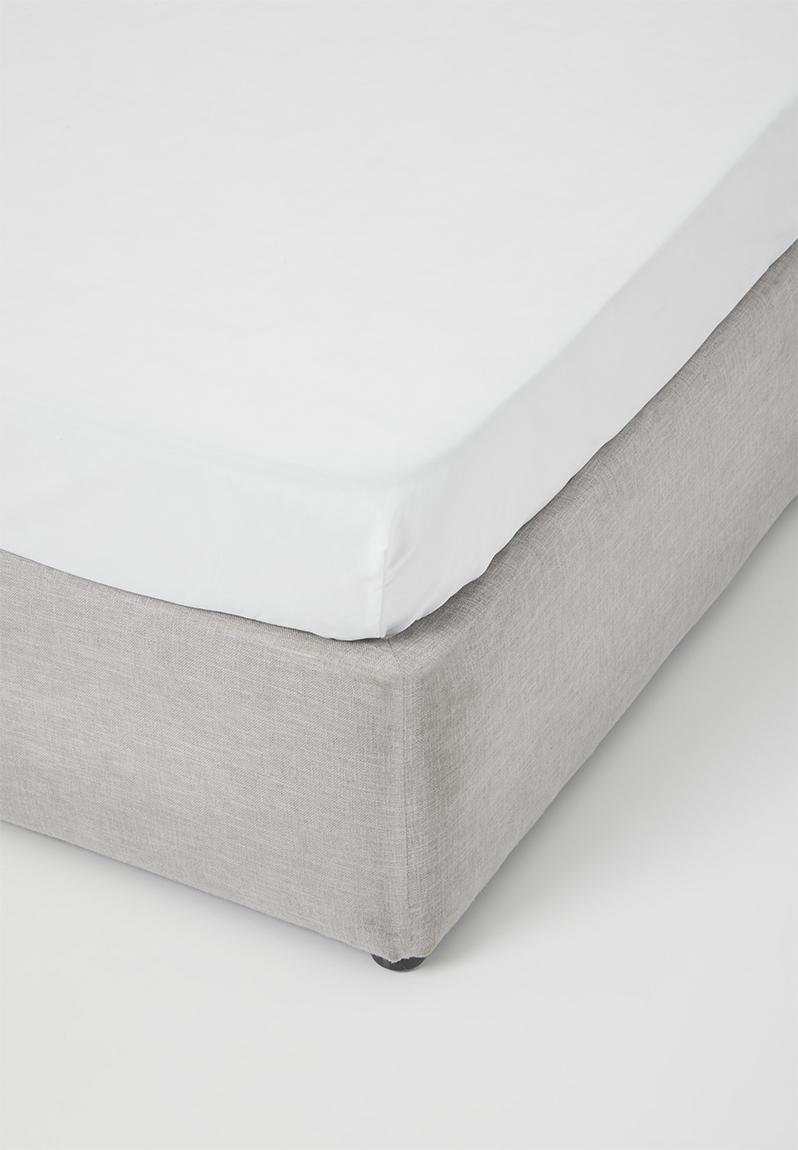 Recycled microfibre fitted sheet - white Sixth Floor Bedding ...