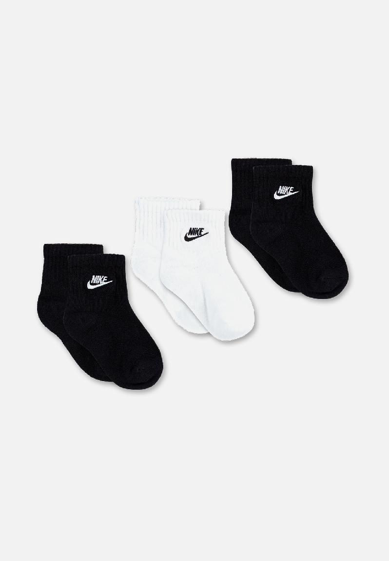 Core futura gripper - black & white Nike Sleepwear & Underwear ...