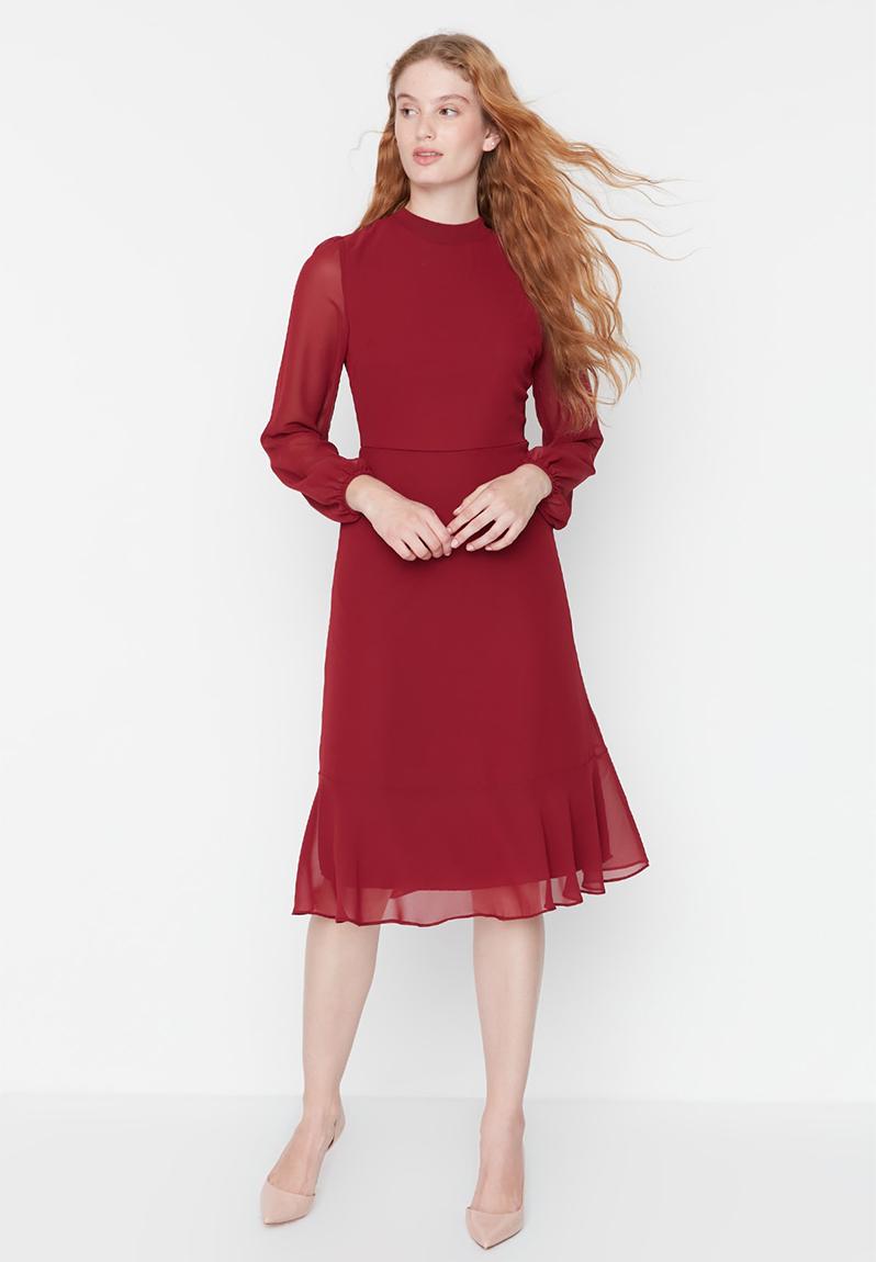 Sleek Fit Chiffon Evening Dress with Overlay Detail Burgundy