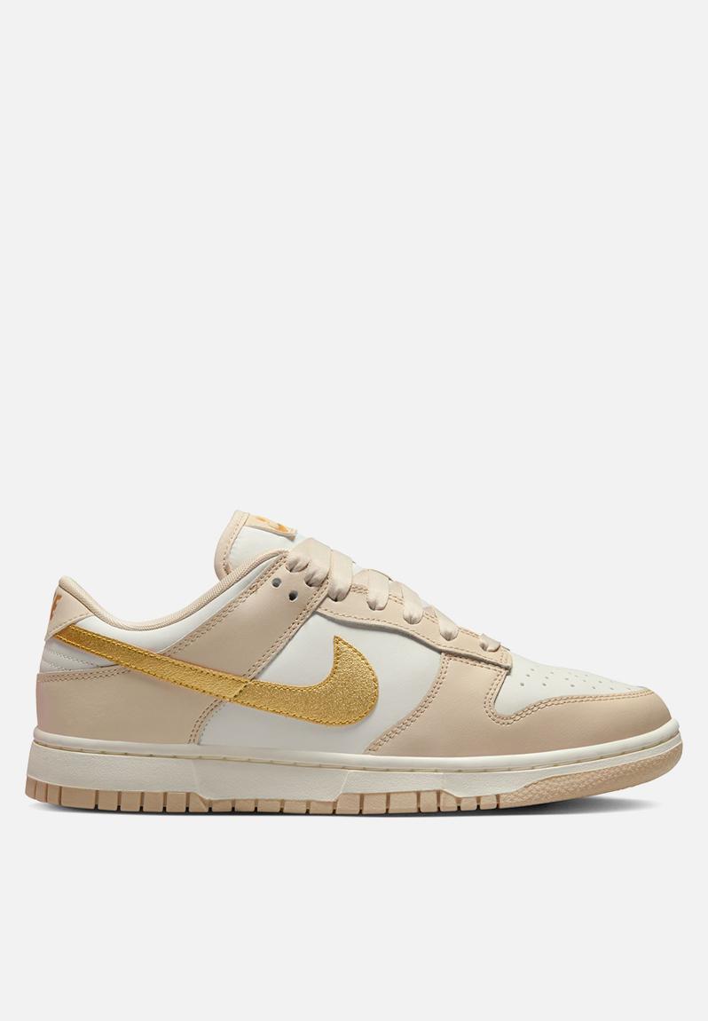 Nike dunk low ess - dx5930-001 - phantom/metallic gold-sanddrift-sail ...