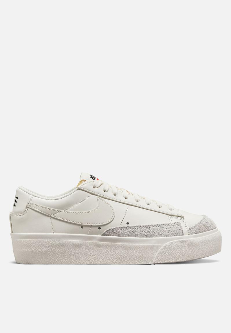 Nike blazer low platform - dj0292-105 - sail/sail-sail-black Nike ...