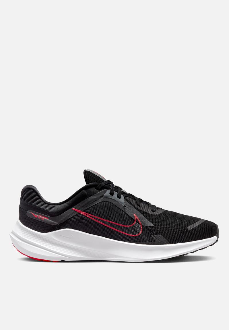 Nike quest 5 - dd0204-004 - black/university red-smoke grey Nike ...