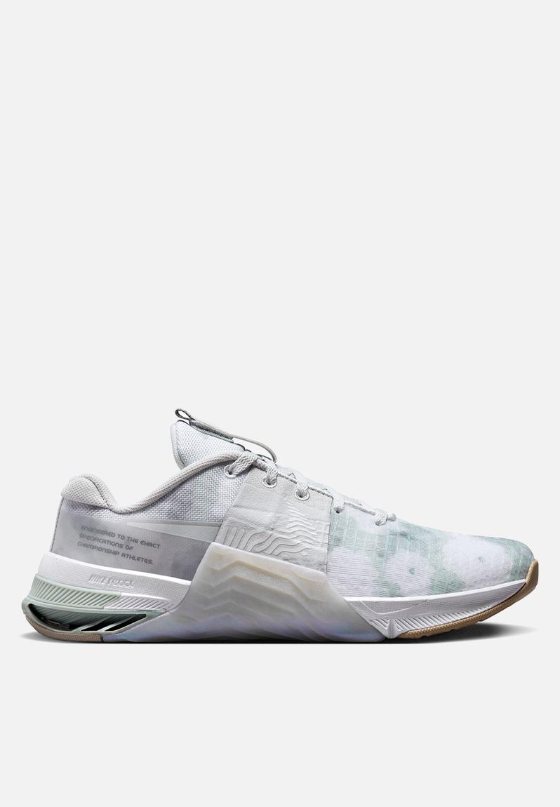 Nike metcon 8 prm - dv9011-001 - photon dust/white-summit white-khaki ...