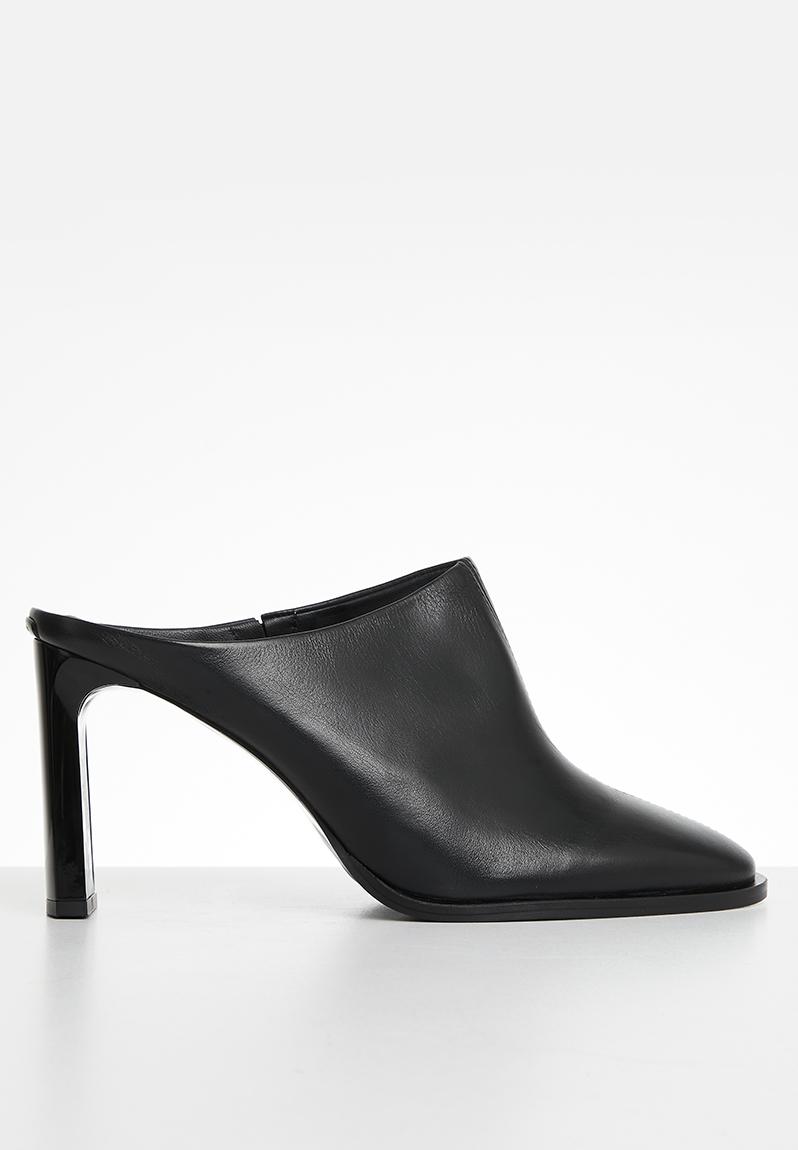 CC 25 Mule Black White Calfskin Large Double C Logo