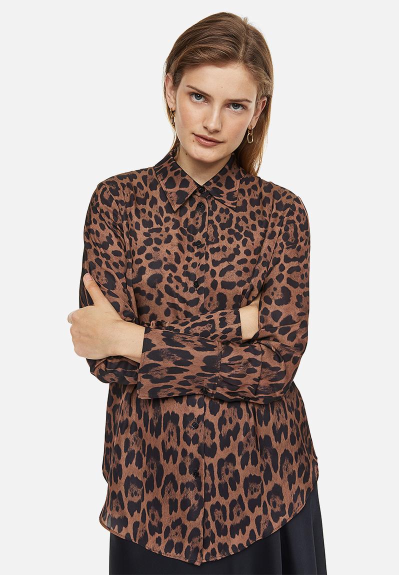 fitted-shirt-brown-leopard-print-1026637011-h-m-shirts