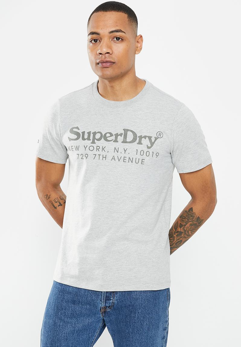 Superdry Herren T-Shirt Vintage Venue – Retro Streifen, Lockere Passform, 100% Baumwolle