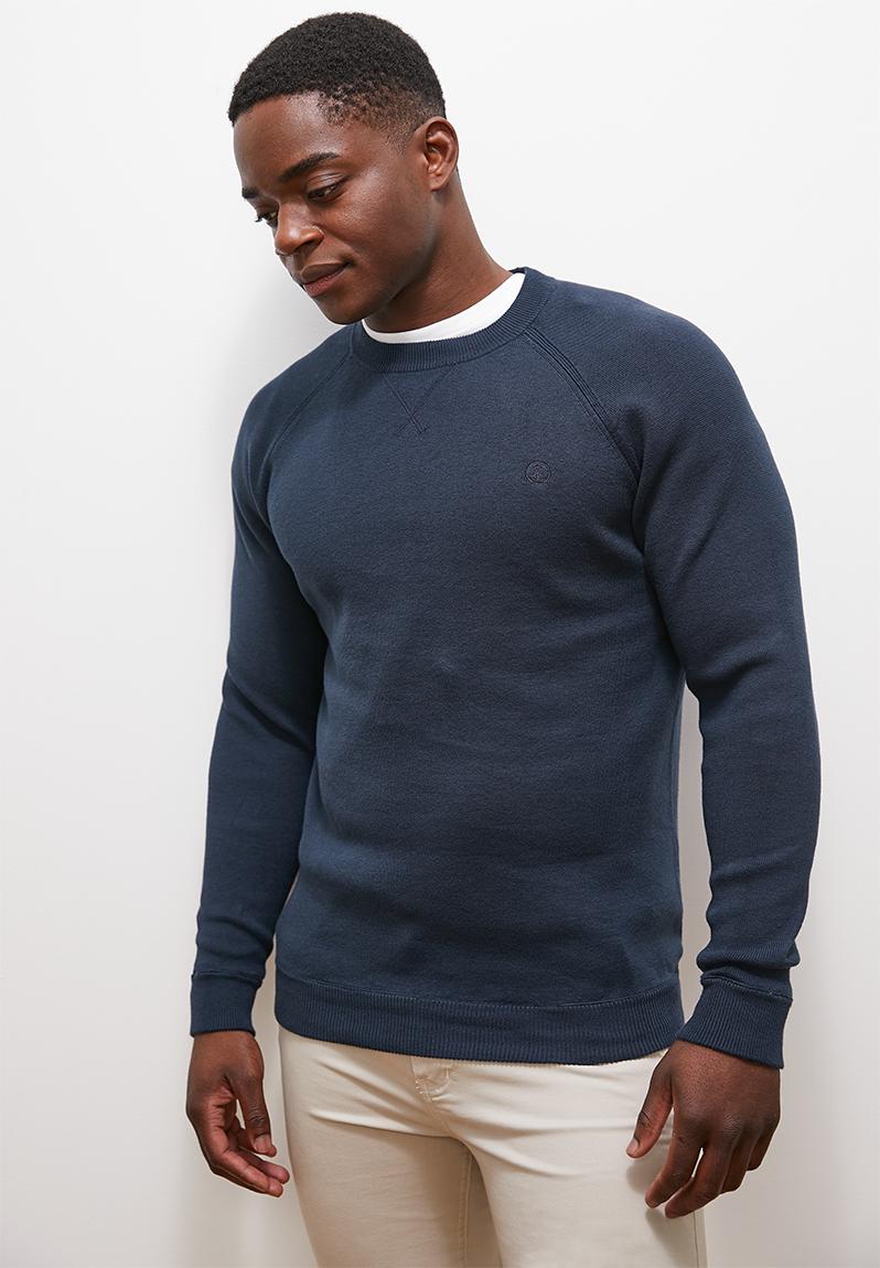 Long-sleeved crew-neck pullover