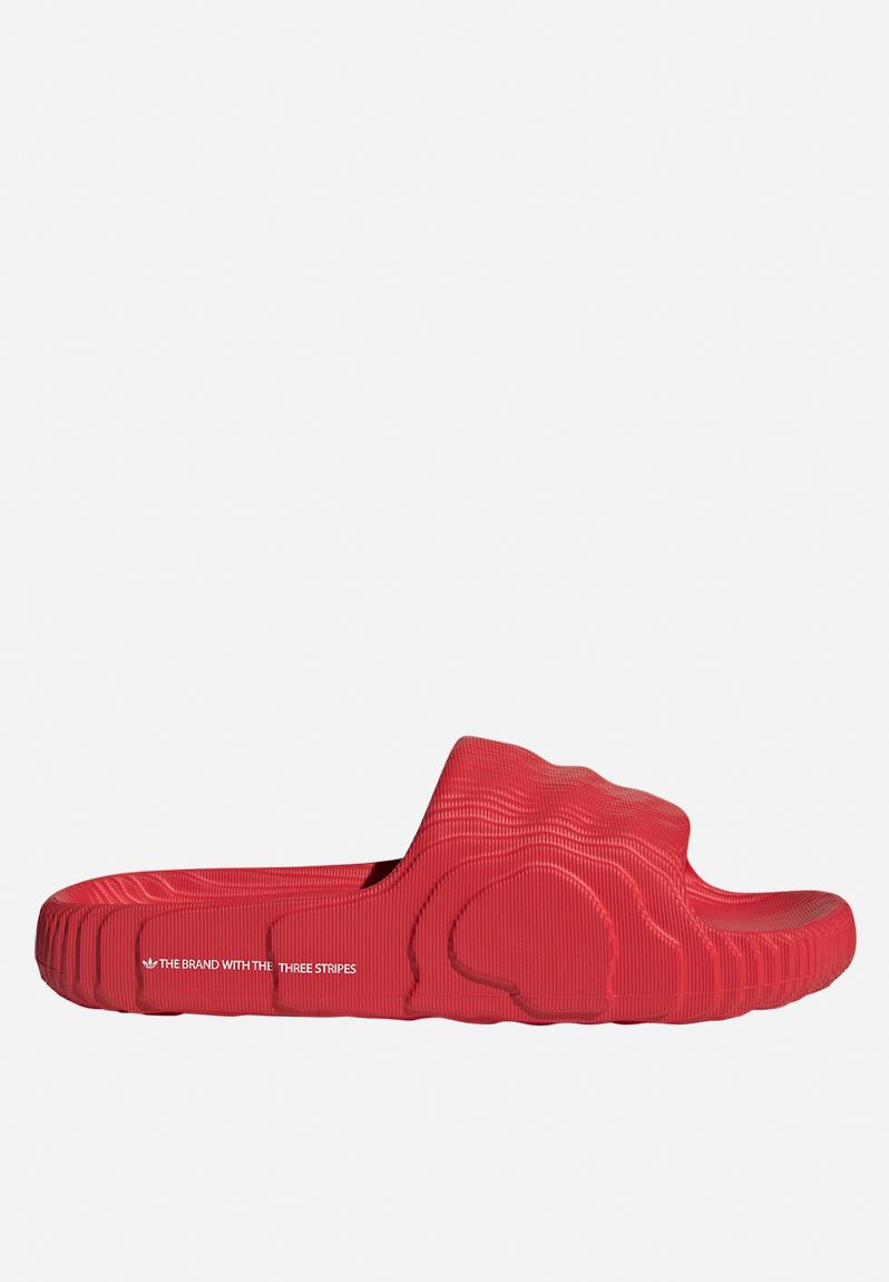 Adilette 22 - better scarlet / ftwr white / better scarlet adidas Originals Sandals & Flip Flops ...