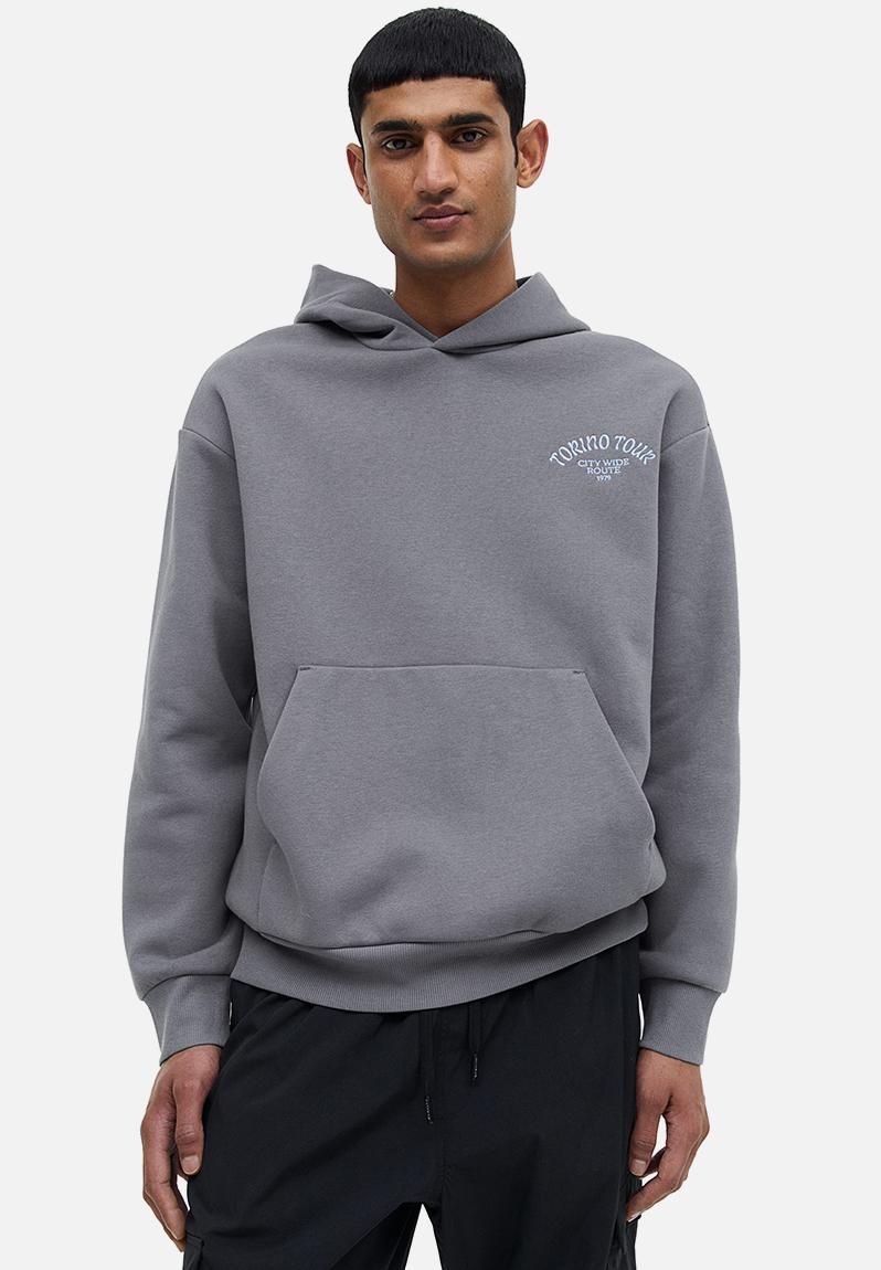 Relaxed fit printed hoodie - grey / torino tour - 1114969005 H&M ...