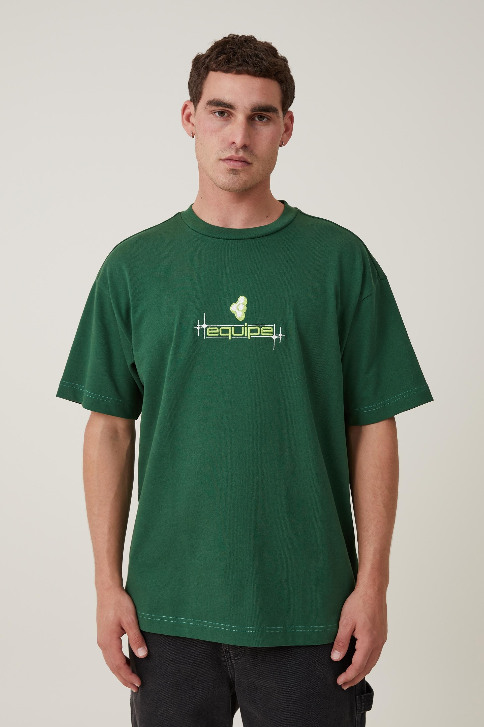 Box fit graphic T-shirt - irish green/equipe logo Cotton On T-Shirts ...