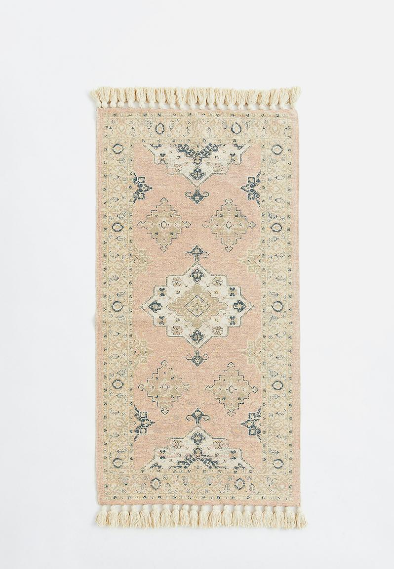 Fringed patterned rug - powder pink/patterned - 1121105001 H&M Rugs ...