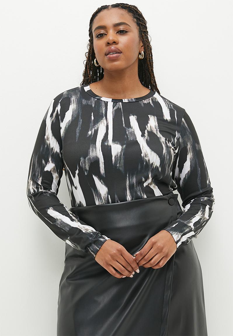 Printed tee - distorted abstract animal blur swirl