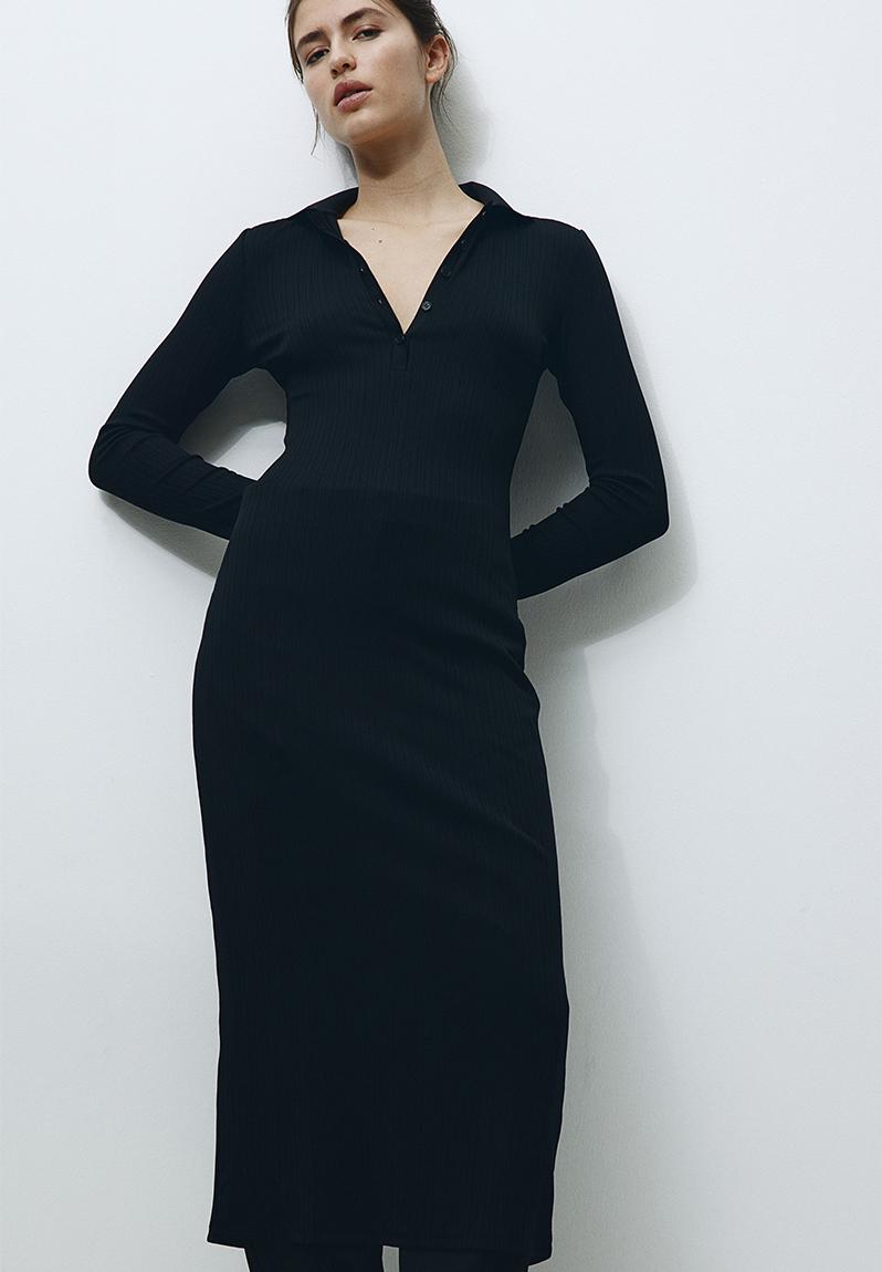 4510688 Black High Collar Dress