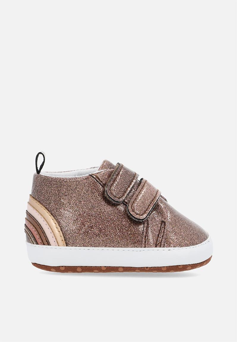 Fluffy Sneakers in Gold