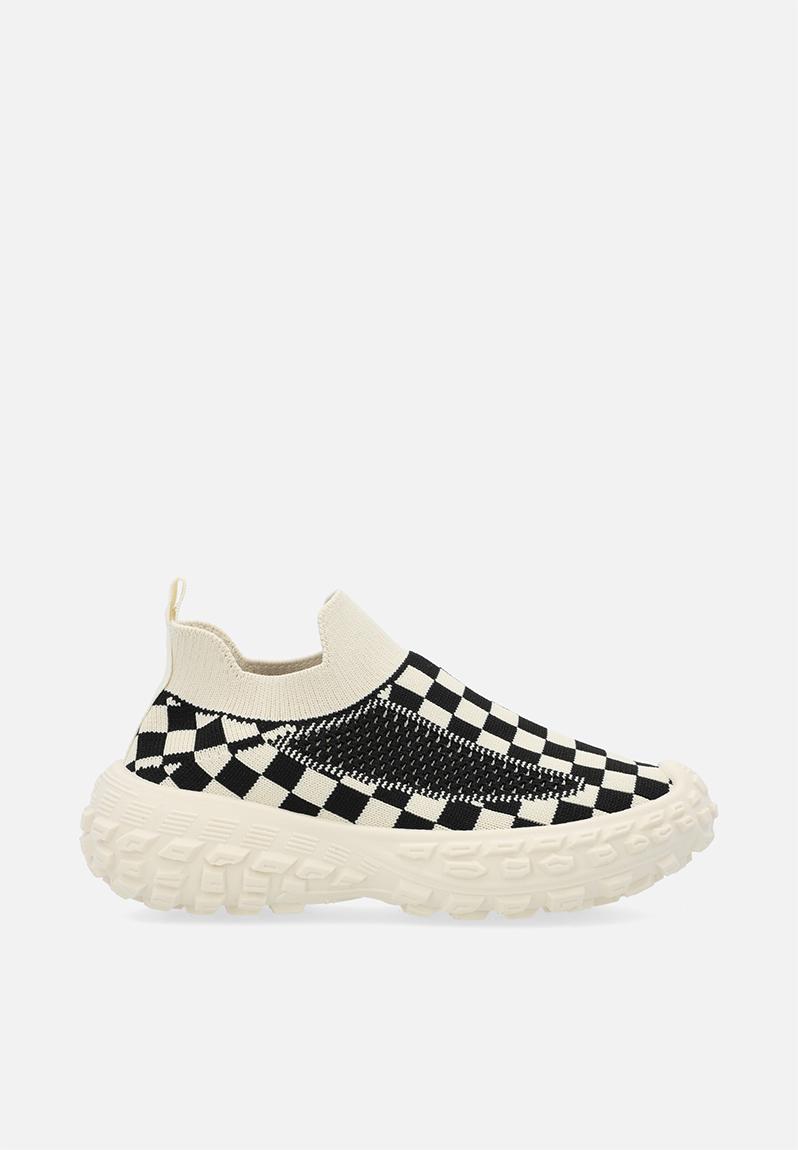 Checker board slip on sneakers-black & white5