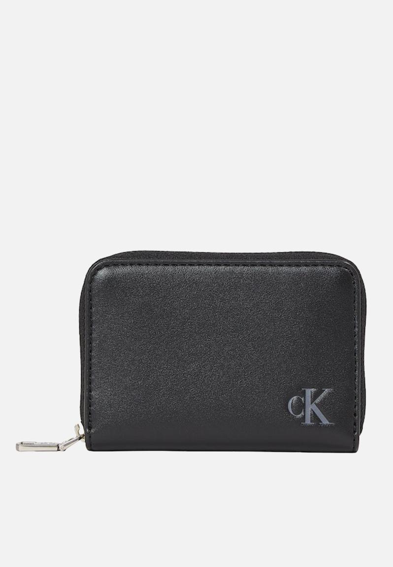 Pockets Medium Zip Around Purse in Black