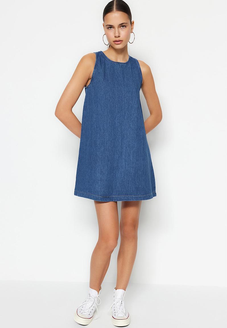 Open Range Pleated Denim Mini Dress (Medium Blue)