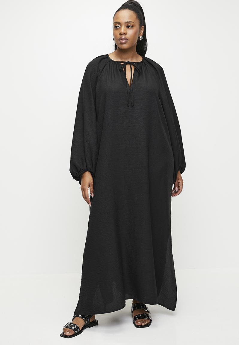 Volume sleeve Maxi Tunic with Slit - Black.