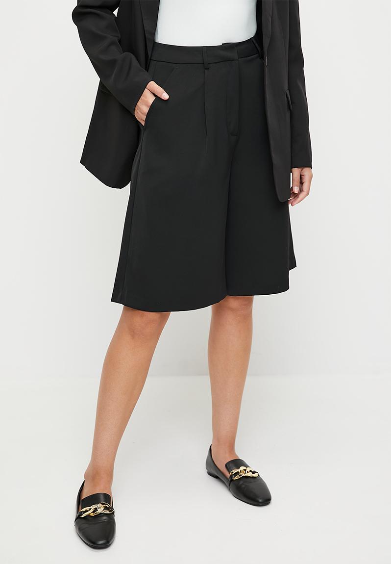 Formal walk short - black